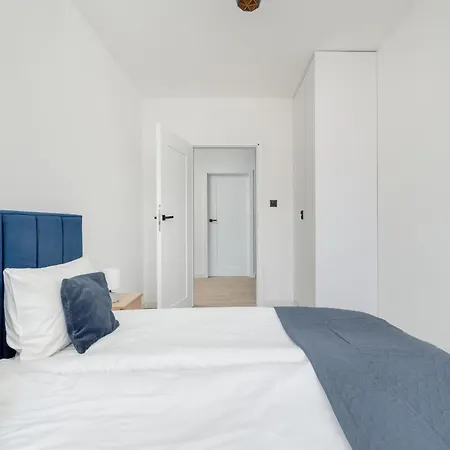 아파트 New Sunny 2 Bedroom With Parking And Air Conditioning By Renters