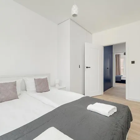 New Sunny 2 Bedroom With Parking And Air Conditioning By Renters 브로츠와프