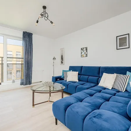 New Sunny 2 Bedroom With Parking And Air Conditioning By Renters 아파트