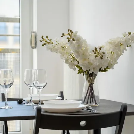 아파트 New Sunny 2 Bedroom With Parking And Air Conditioning By Renters